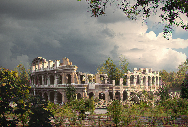 Illustration for article titled This Is What Famous Landmarks Would Look Like After A Global Disaster